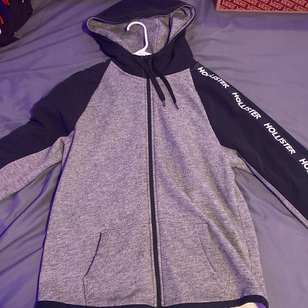 Hollister wind breaker